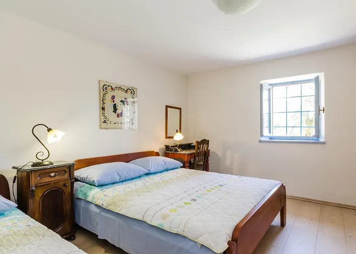 Sarar Kotor بيت للعطل *