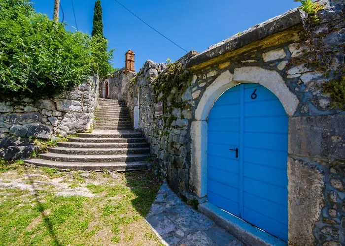 Sarar Kotor بيت للعطل تْسْغيكفانِتْسا