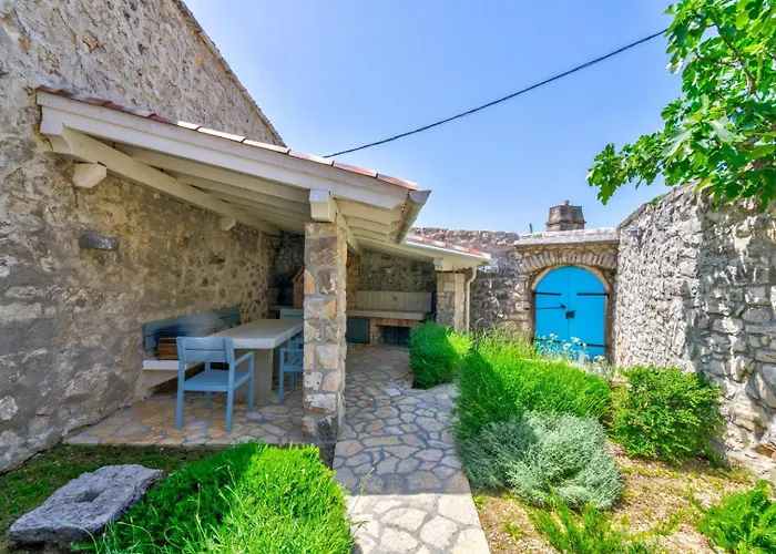 Sarar Kotor بيت للعطل