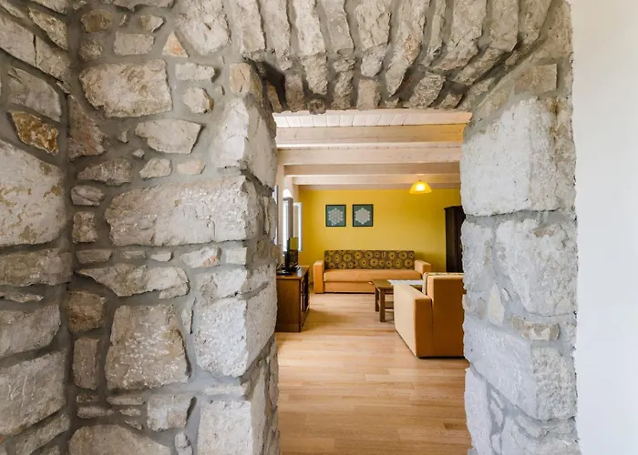 Sarar Kotor بيت للعطل *