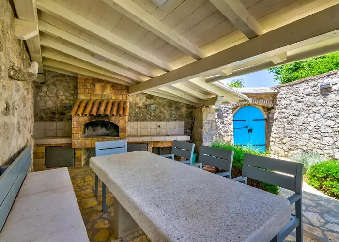 Sarar Kotor بيت للعطل *